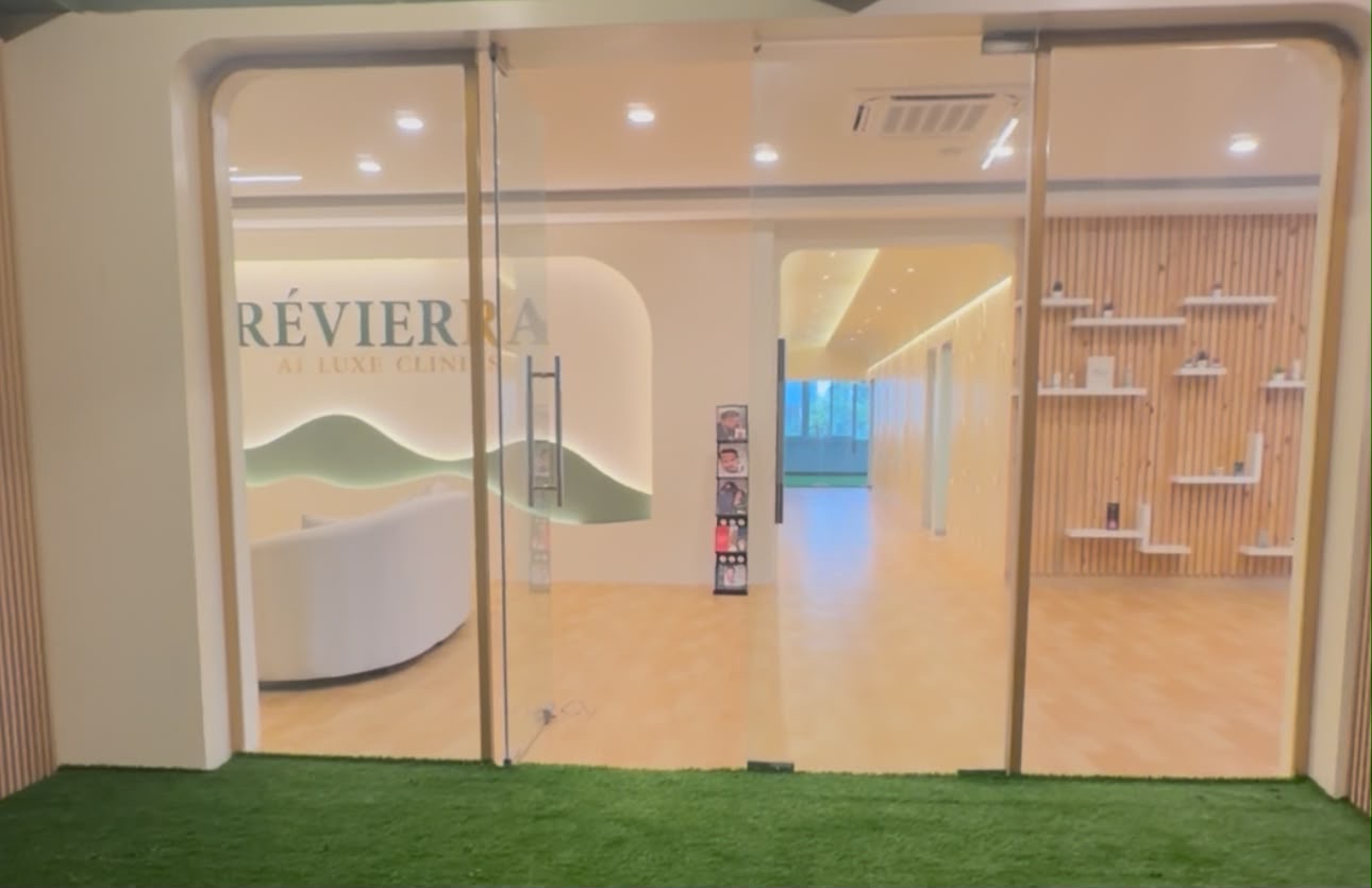 Entrance to the Revierra Luxe Clinics space